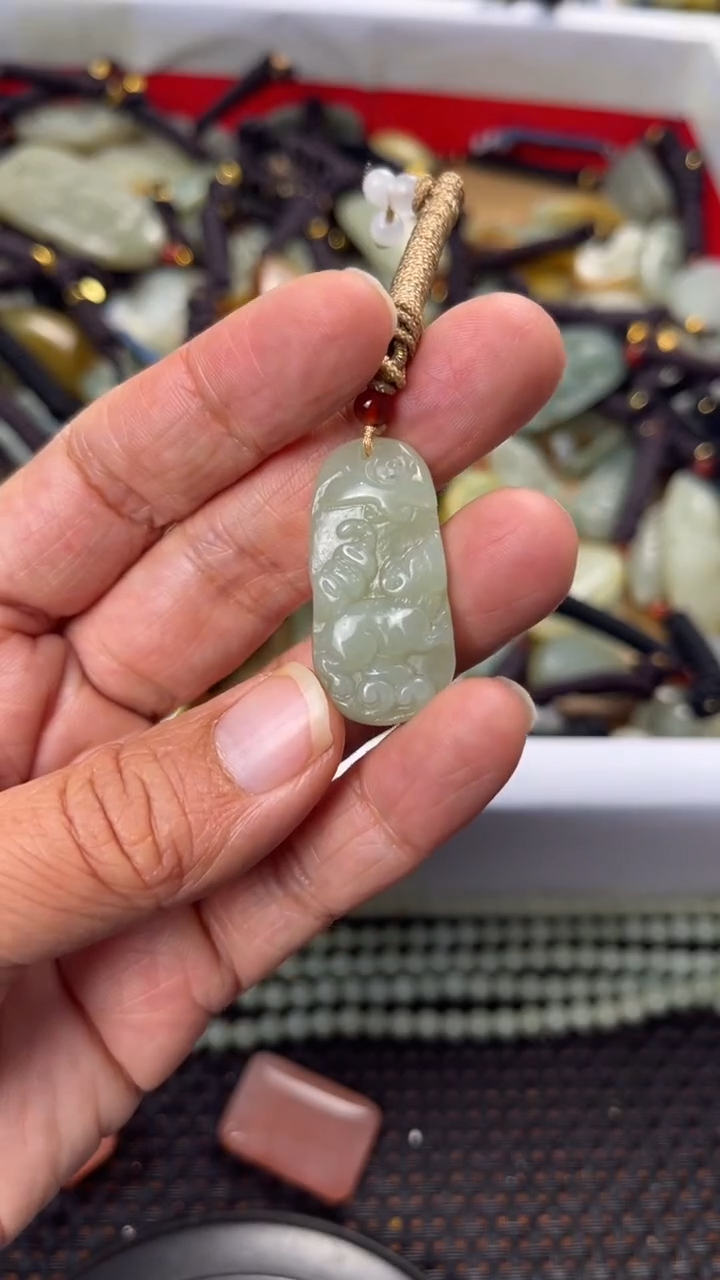 【闪购商品】和田玉颈饰未镶嵌多样性发货没有证书拍一发一有瑕