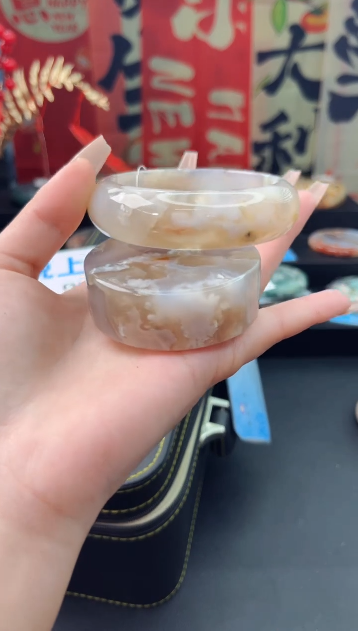 【闪购商品】石英质玉手镯未镶嵌赠送镯心（60圈口）无证书