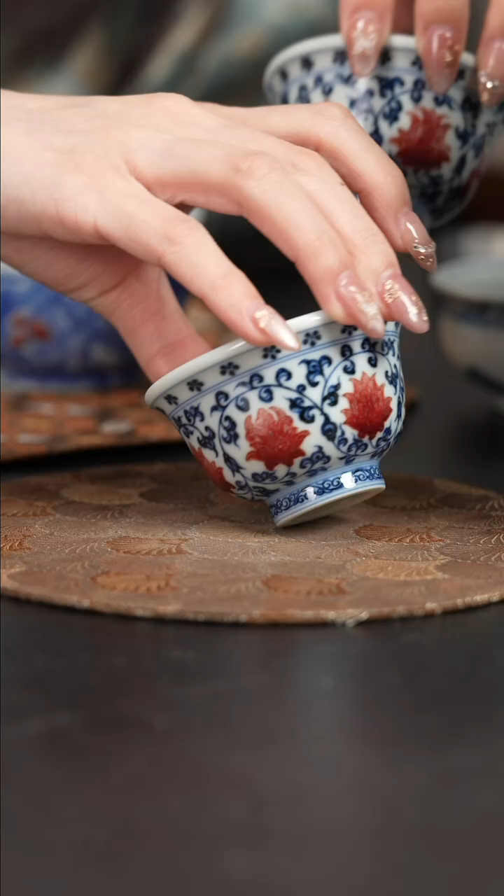 【闪购商品】杯屹朴堂釉里红缠枝狮心