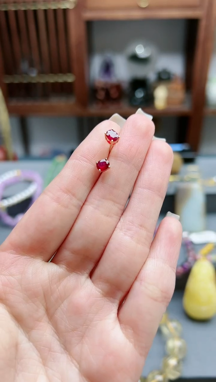 【闪购商品】红宝石耳钉18K金镶嵌18k金红宝石耳钉*1 CBGF