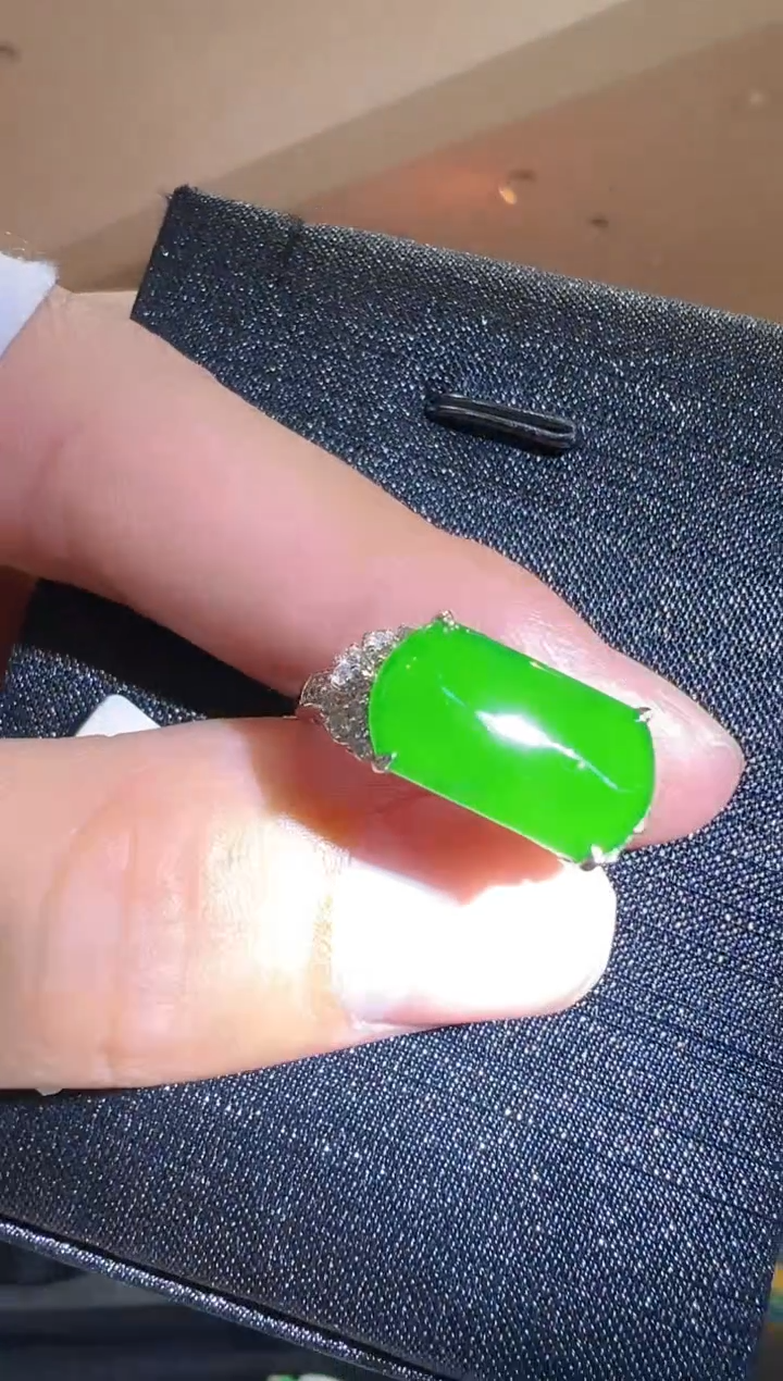 【闪购商品】翡翠戒指18K金镶嵌           