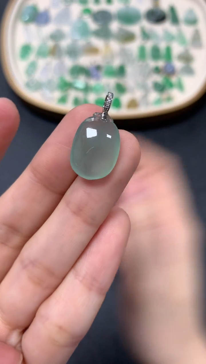 【闪购商品】翡翠吊坠(不含链)18K金镶嵌980