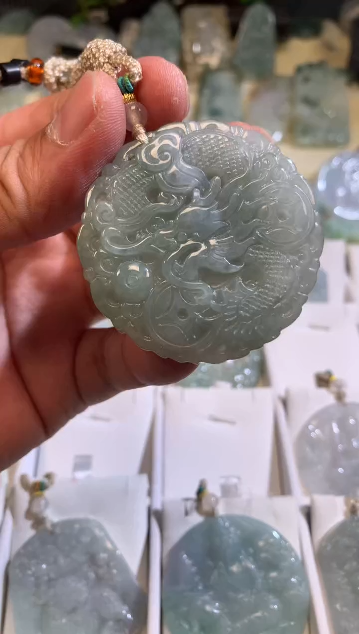 翡翠未镶嵌颈饰4/17/296