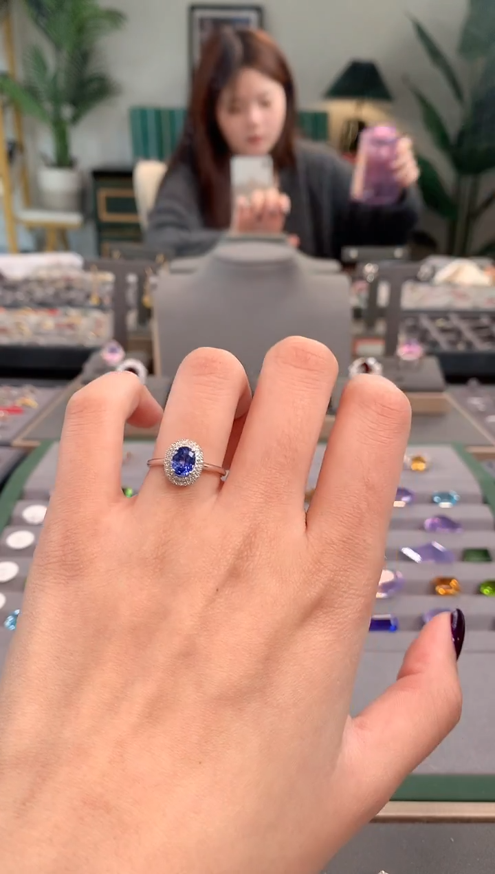 【闪购商品】蓝宝石戒指18K金镶嵌变色蓝宝石