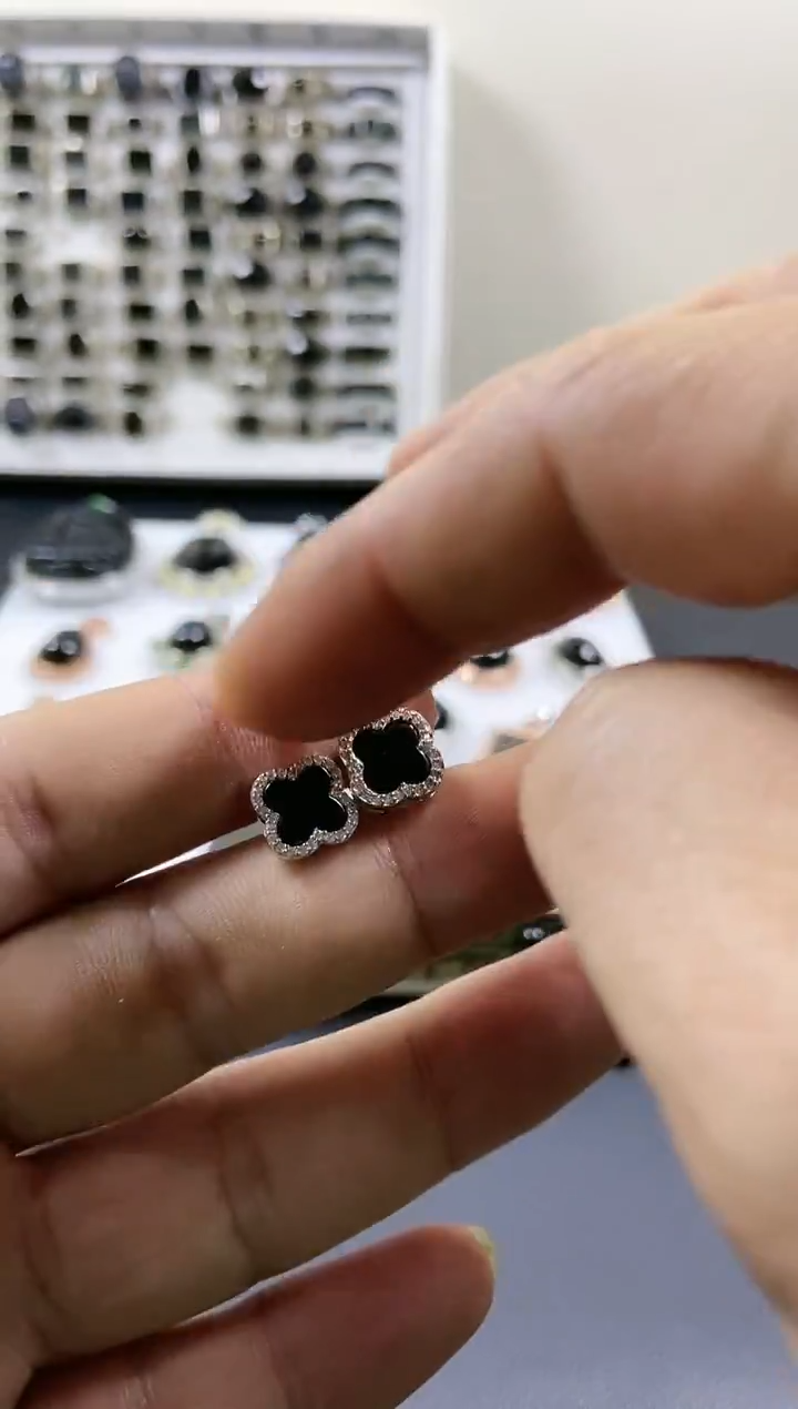 银S925镶嵌翡翠耳钉四叶草