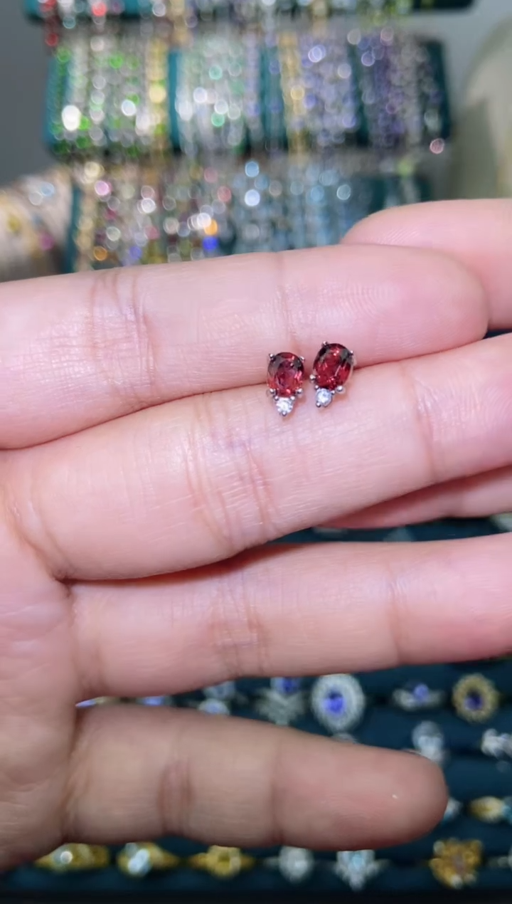 银S925镶嵌耳饰石榴石（芬达石）1111
