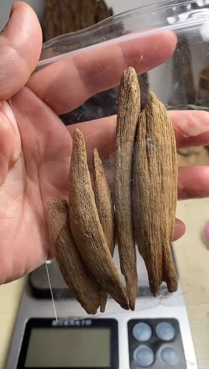 【闪购商品】沉香手把件富森沉香红土10克