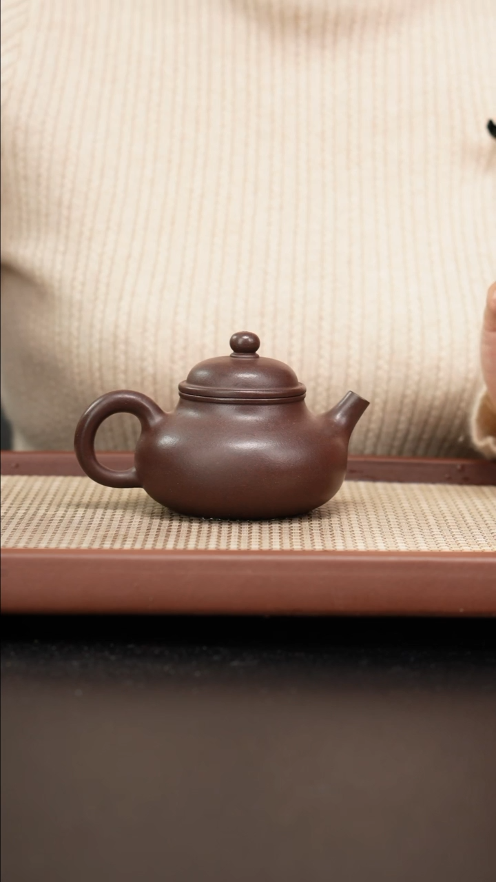 【闪购商品】紫砂茶壶尾单铁芯老紫容天210