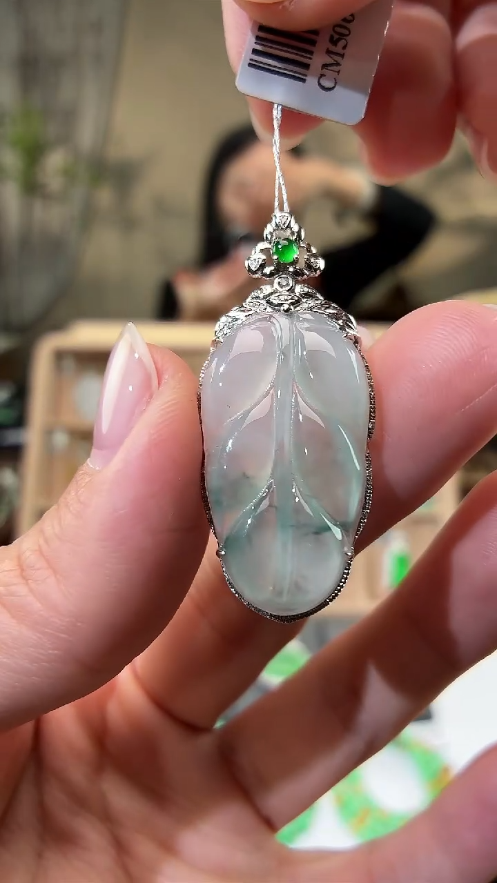 颈饰18K金镶嵌翡翠叶子