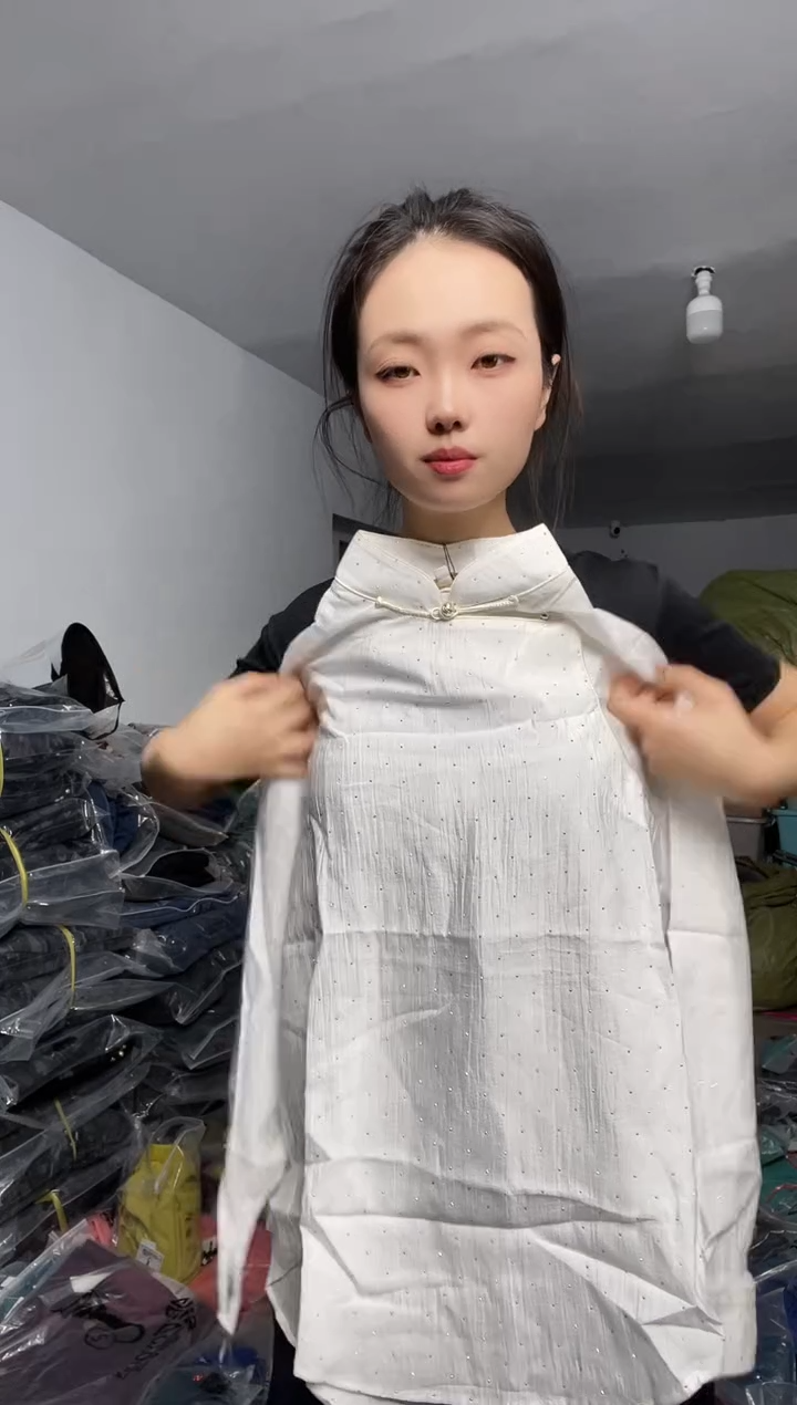 斜肩款0322白色m微瑕有污渍