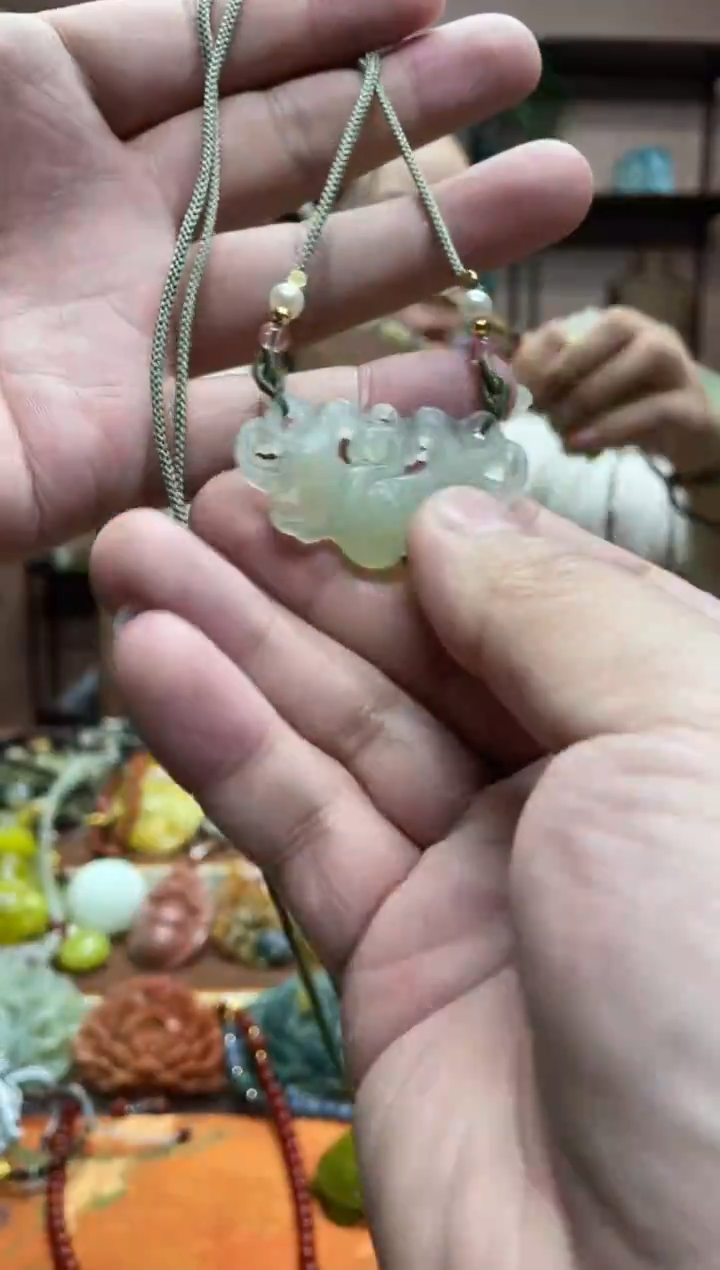 未镶嵌岫玉颈饰·1