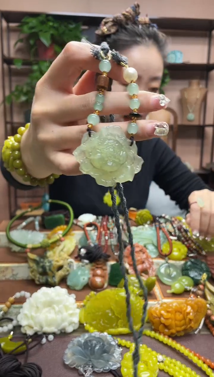 未镶嵌岫玉吊坠·1