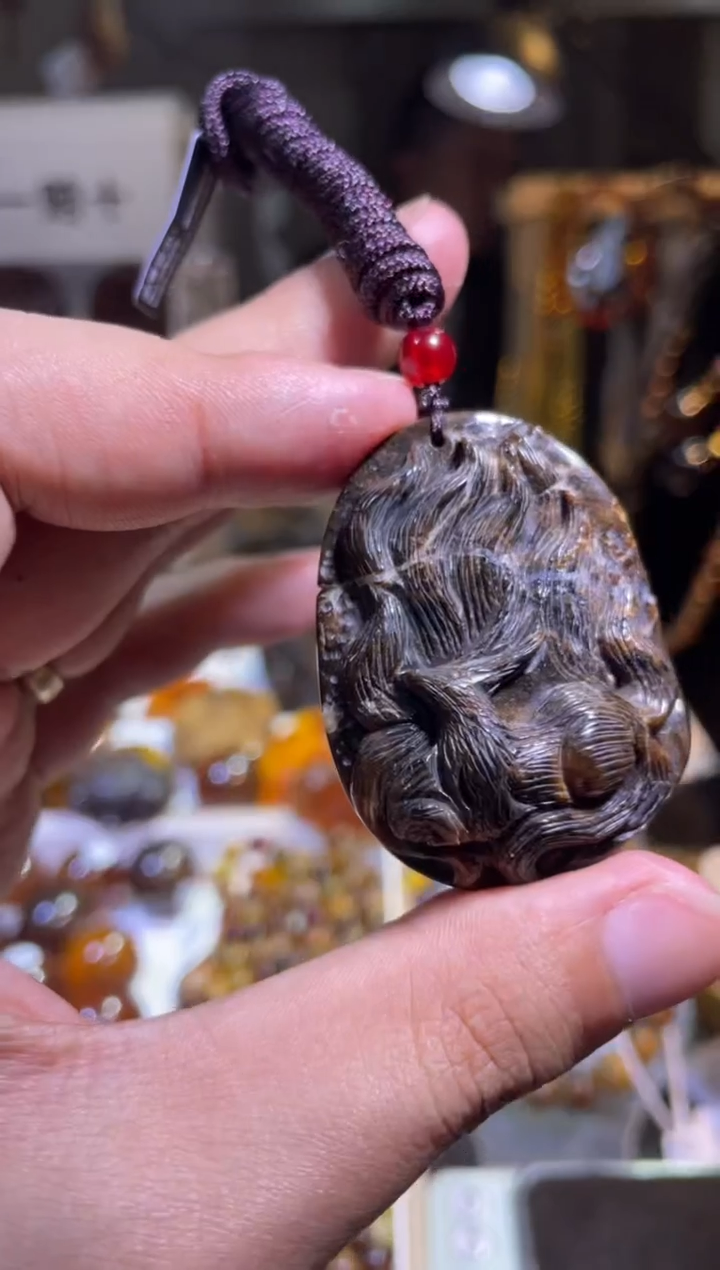 裸石琥珀未镶嵌黑根 19克 九尾狐 有瑕疵