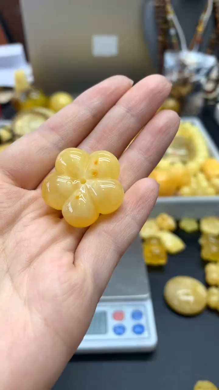 未镶嵌琥珀珠宝奇石716