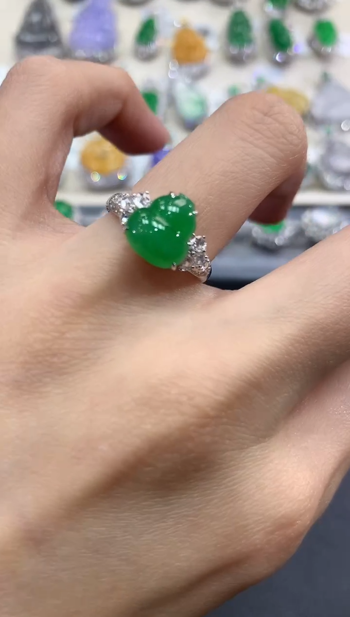 【闪购商品】翡翠戒指18K金镶嵌q193     