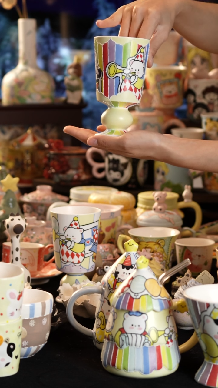 摆件陶景德镇釉下彩手绘设计师款陶瓷