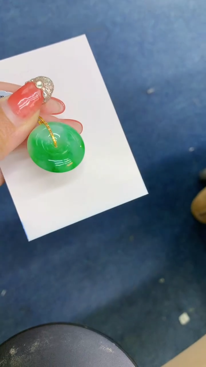 颈饰18K金镶嵌翡翠1