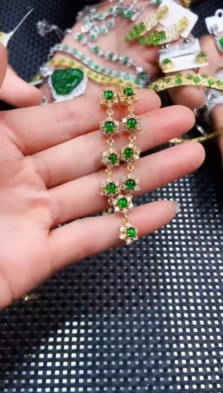 【闪购商品】翡翠颈饰未镶嵌1111111111