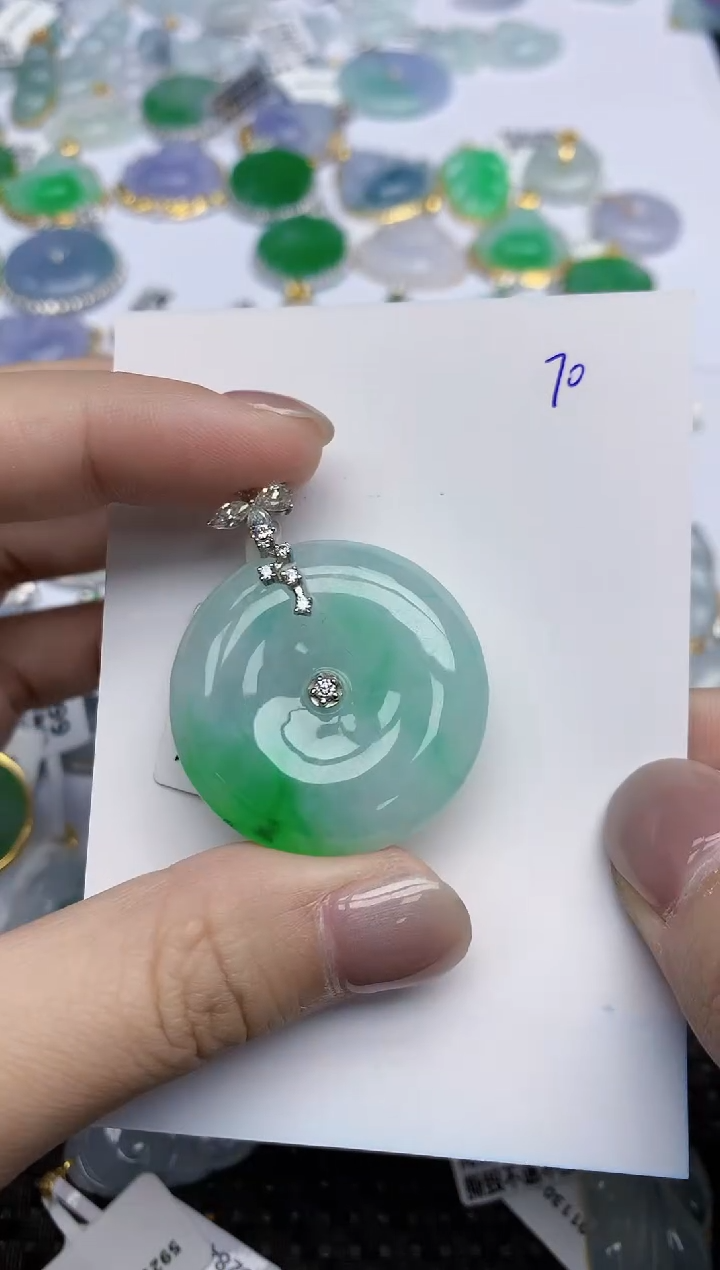 【闪购商品】翡翠挂件18K金镶嵌天然翡翠A货