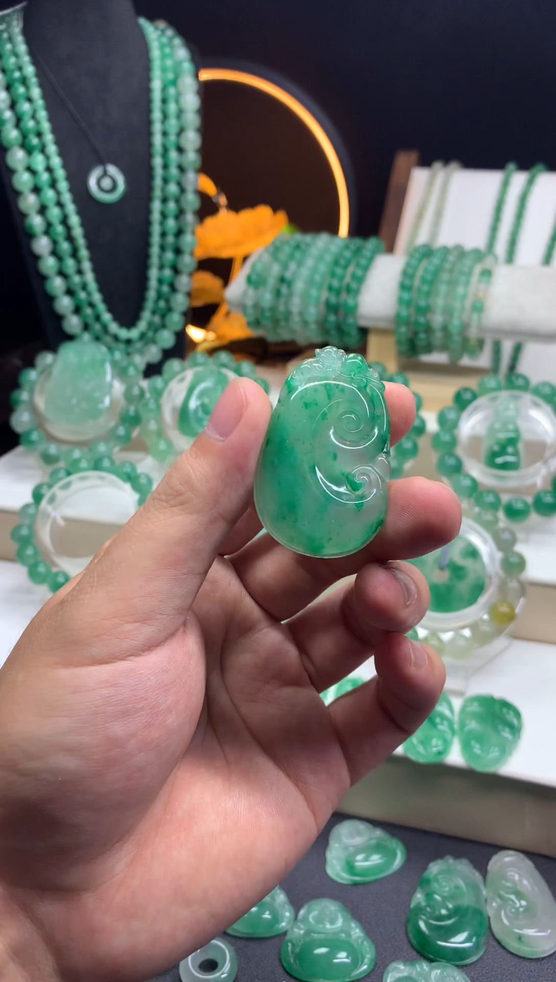 吊坠(不含链)未镶嵌石英质玉（非洲翠）如意