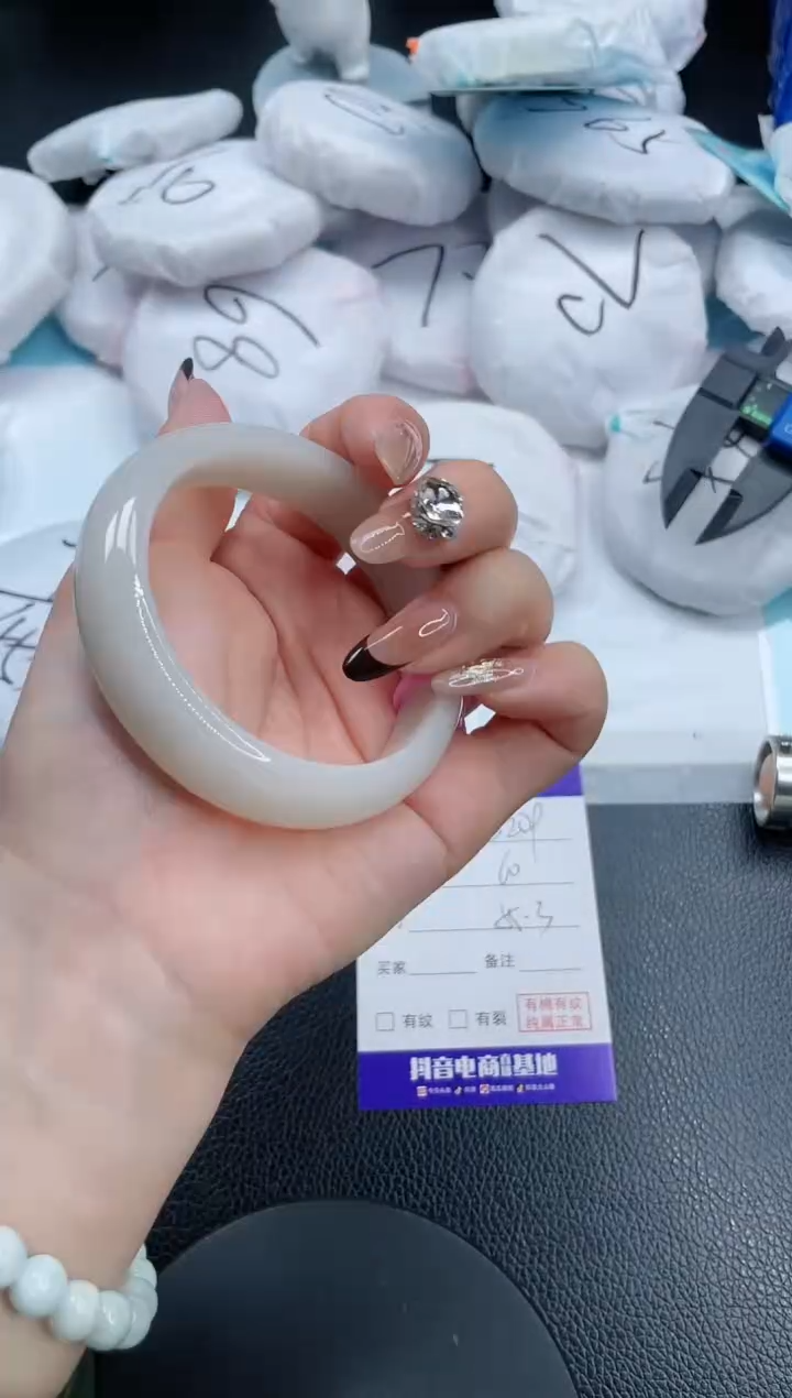 【闪购商品】石英质玉手镯未镶嵌13S209-55