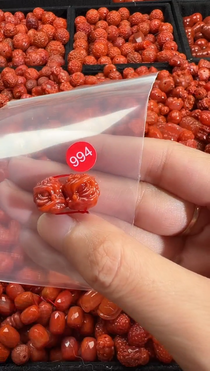 颈饰未镶嵌南红玛瑙1