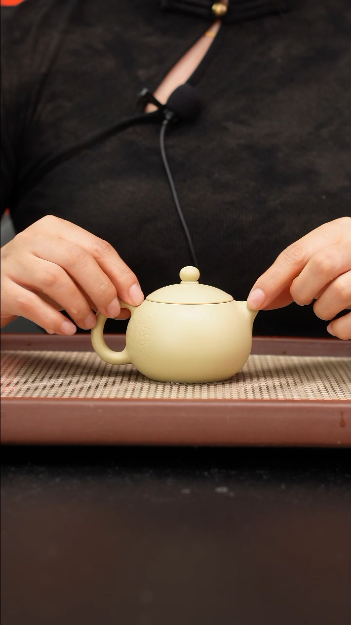 【闪购商品】紫砂茶壶梨皮西施刻绘