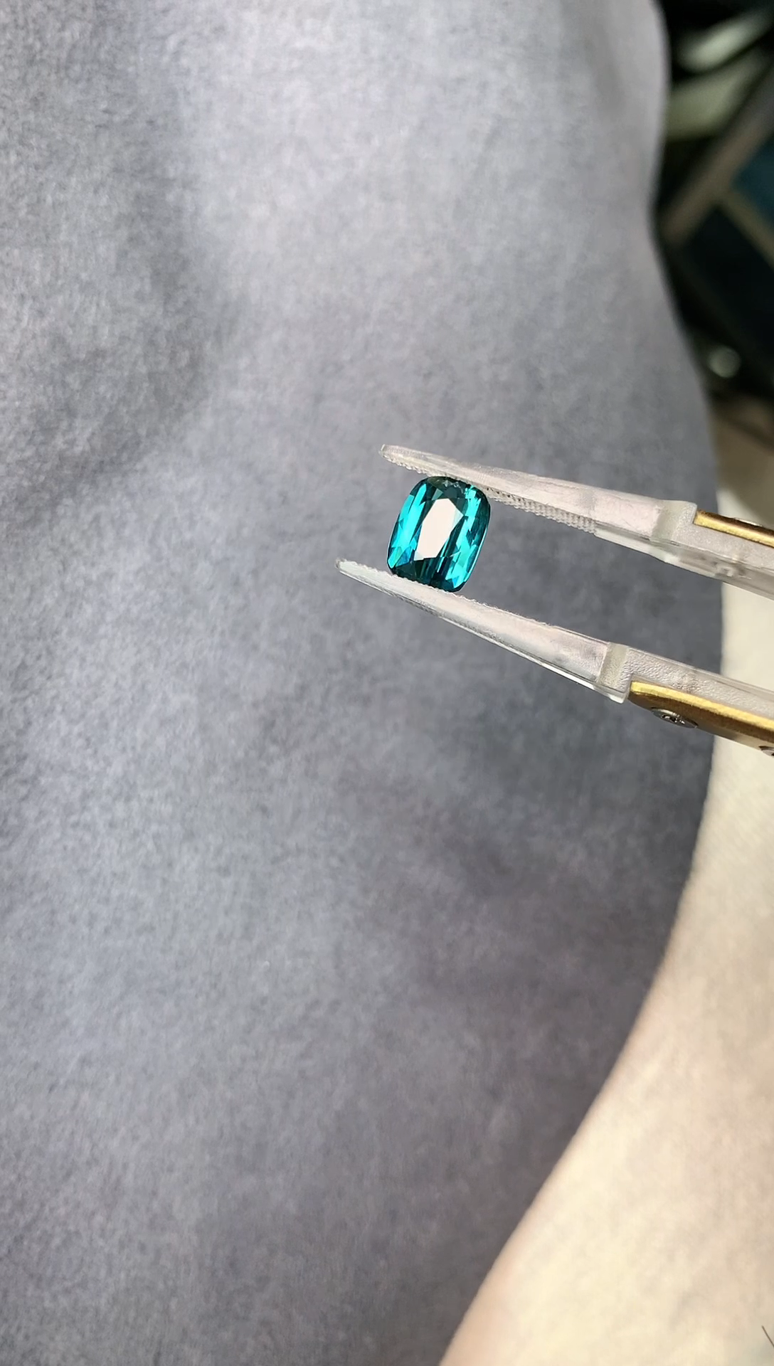 【闪购商品】碧玺耳饰未镶嵌2.24克拉