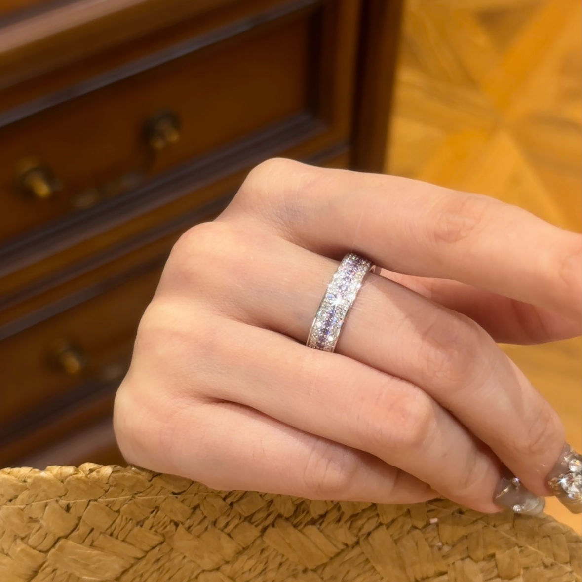 925银莫桑石戒指 紫色柔光银戒气质经典轻奢时尚日常镶嵌