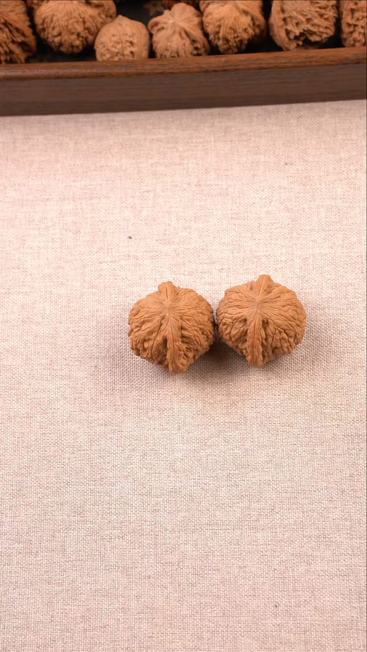 把件文玩核桃43绣球