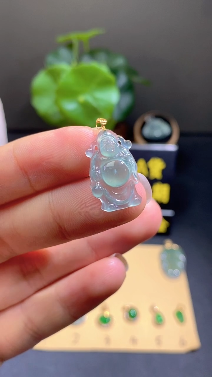 颈饰18K金镶嵌翡翠翡翠A货