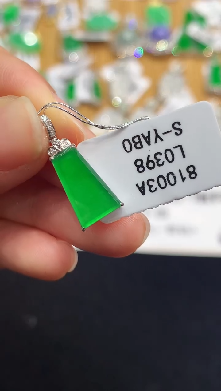 【闪购商品】翡翠吊坠(不含链)18K金镶嵌2679  