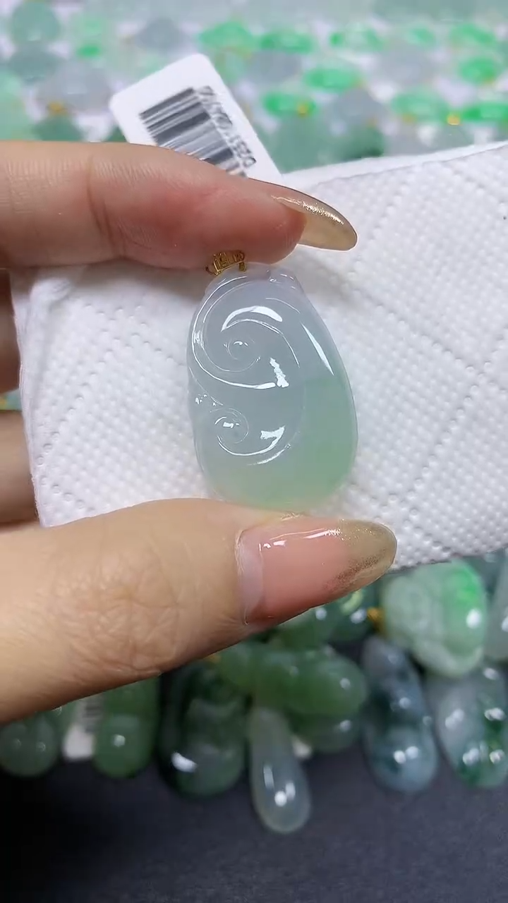 颈饰18K金镶嵌翡翠A货