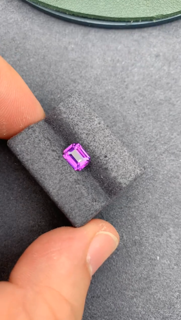 【闪购商品】彩色蓝宝石裸石未镶嵌1.1ct紫蓝宝