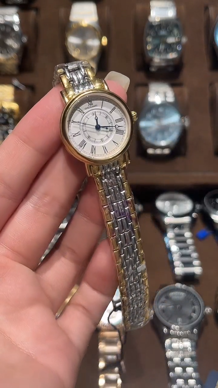 钢女闪电购手表一个