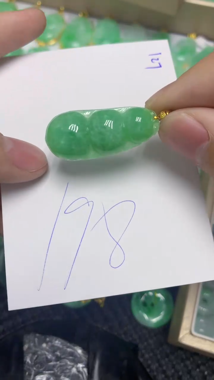 颈饰18K金镶嵌翡翠缅甸A货翡翠