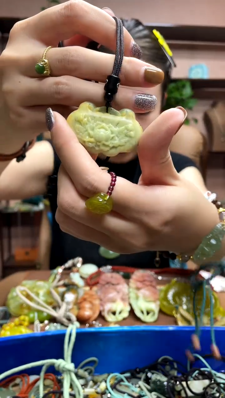 未镶嵌岫玉吊坠·1