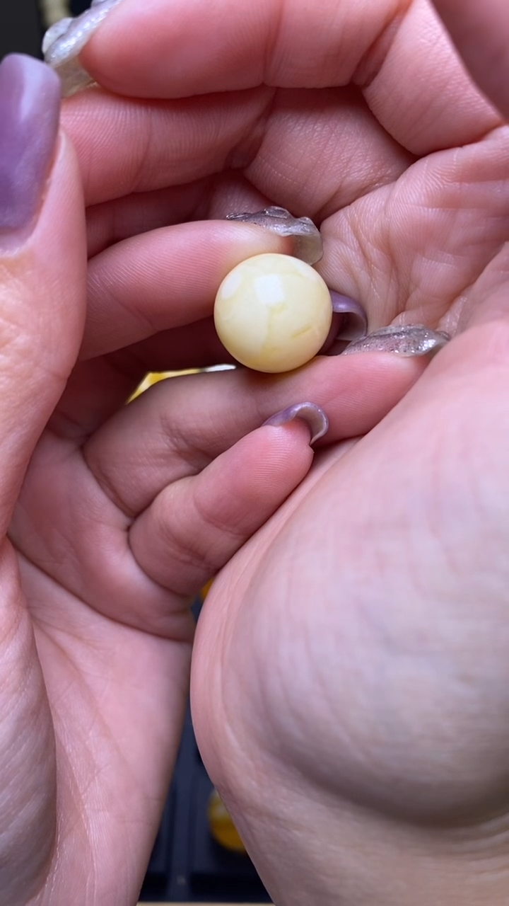 【闪购商品】琥珀裸石未镶嵌葵. 48