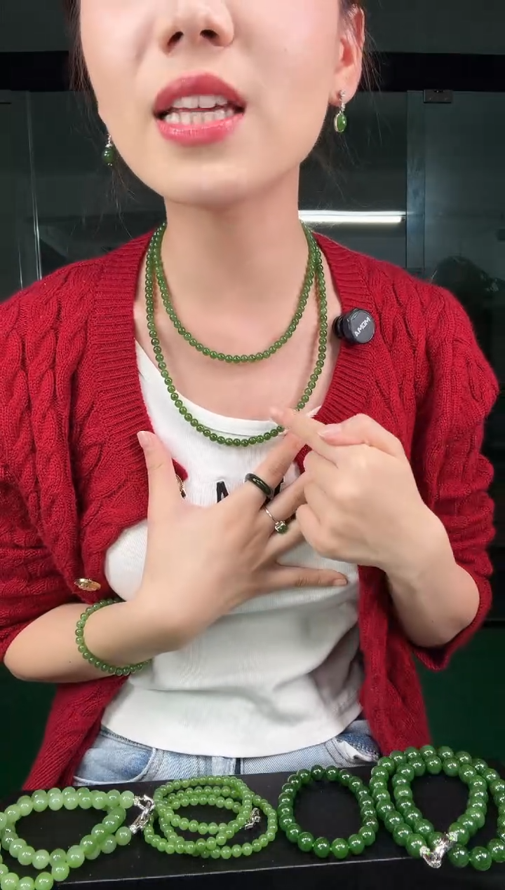 项链未镶嵌和田玉（碧玉）碧玉6mm辣阳绿项链（带矿点）