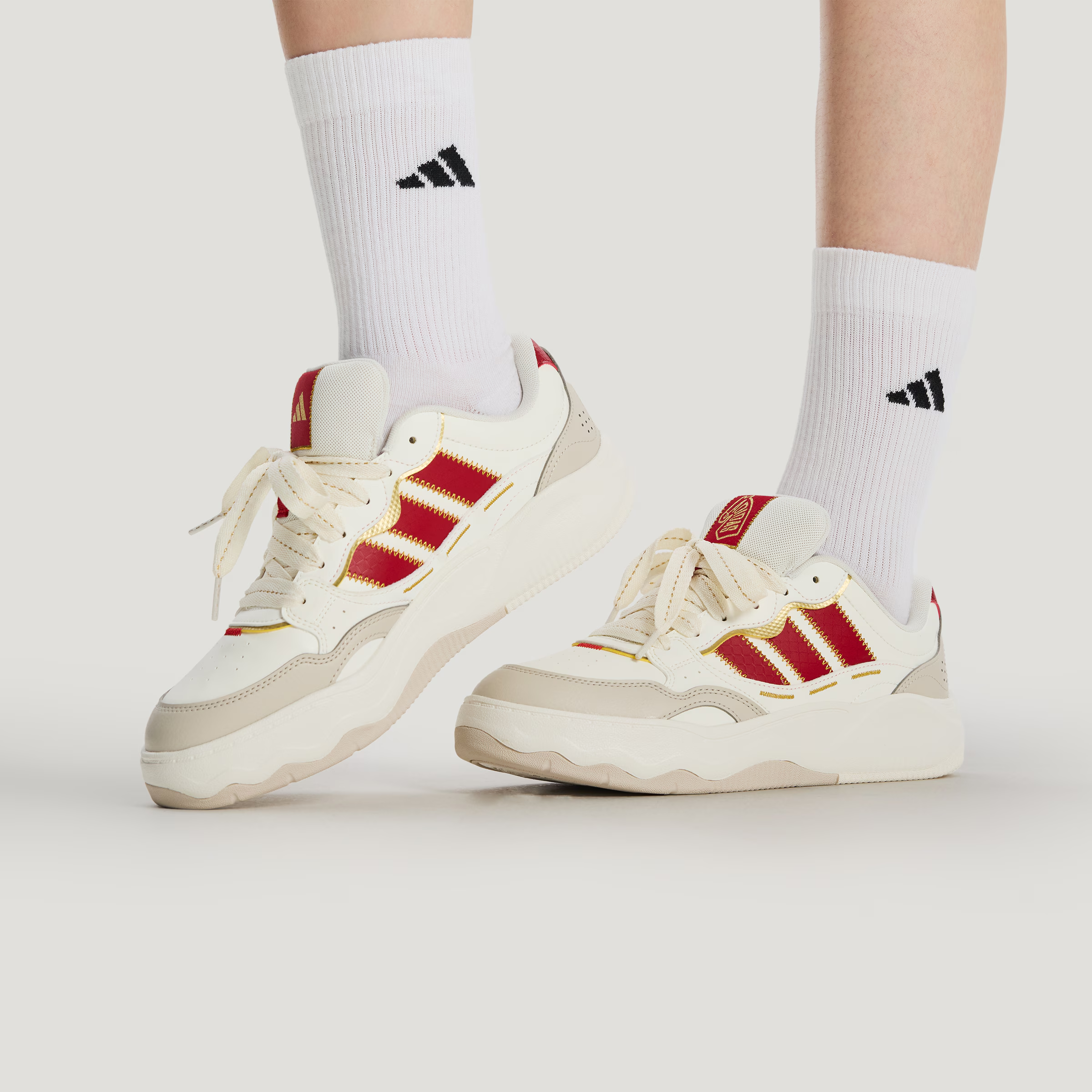 Adidas LITE SHUFFLE新年款超轻缓震回弹运动鞋KH9021 4