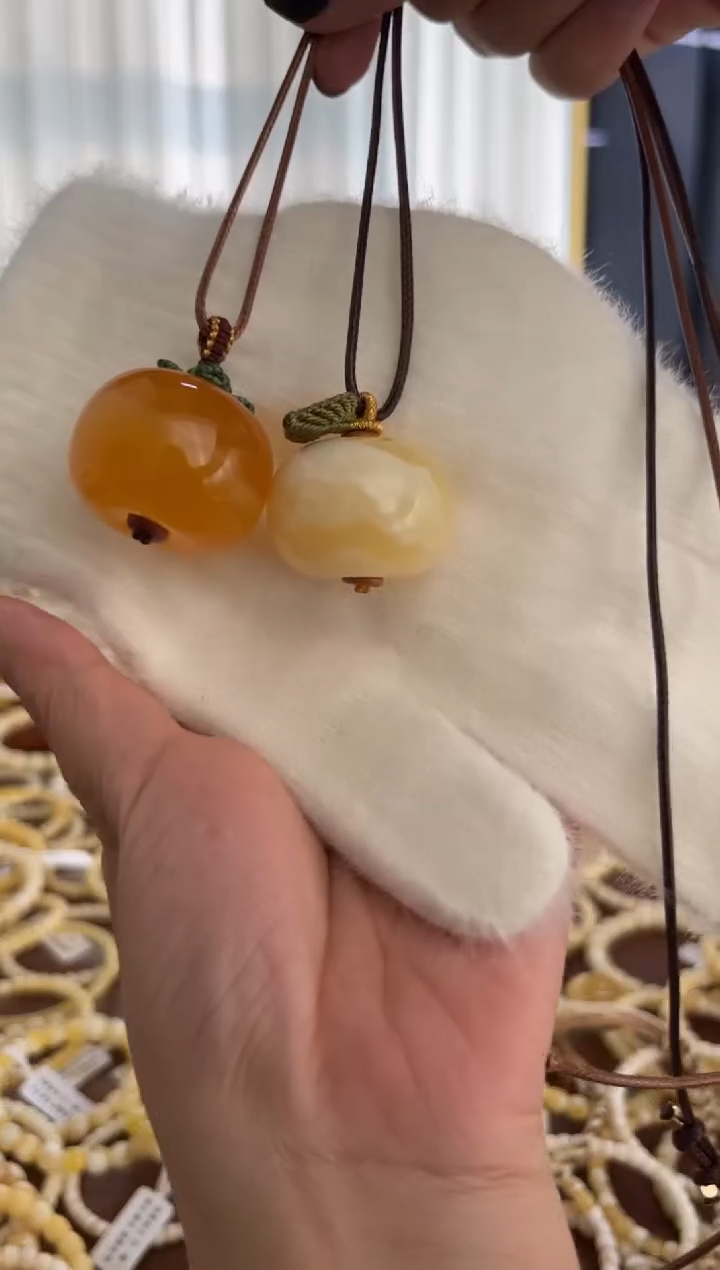 裸石蜜蜡未镶嵌?****?两个项链