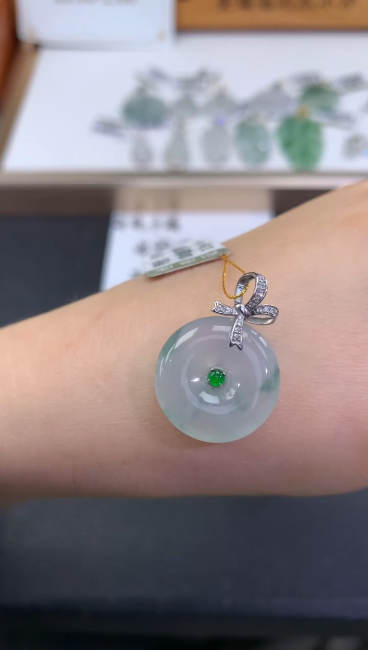 【闪购商品】翡翠颈饰18K金镶嵌