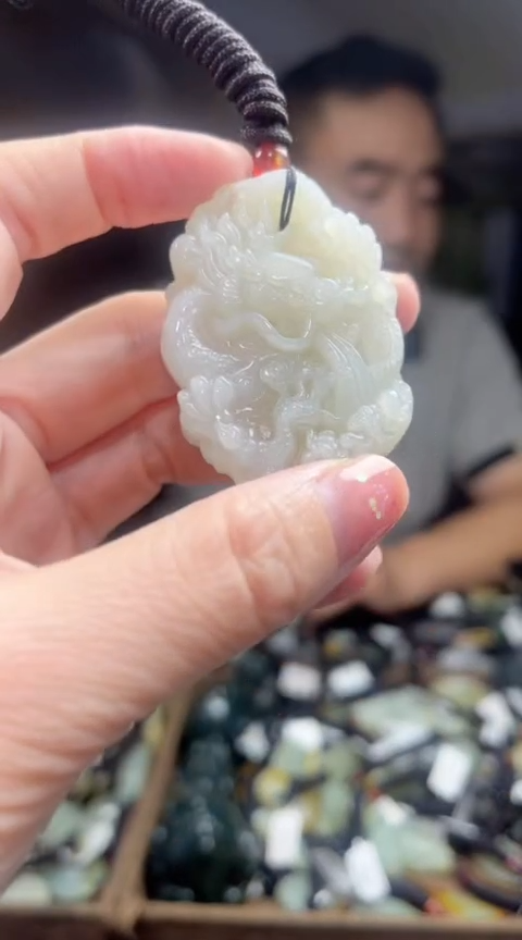和田玉未镶嵌颈饰·