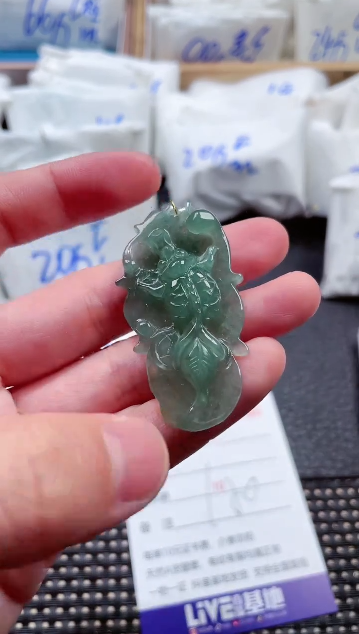 翡翠未镶嵌颈饰00001080