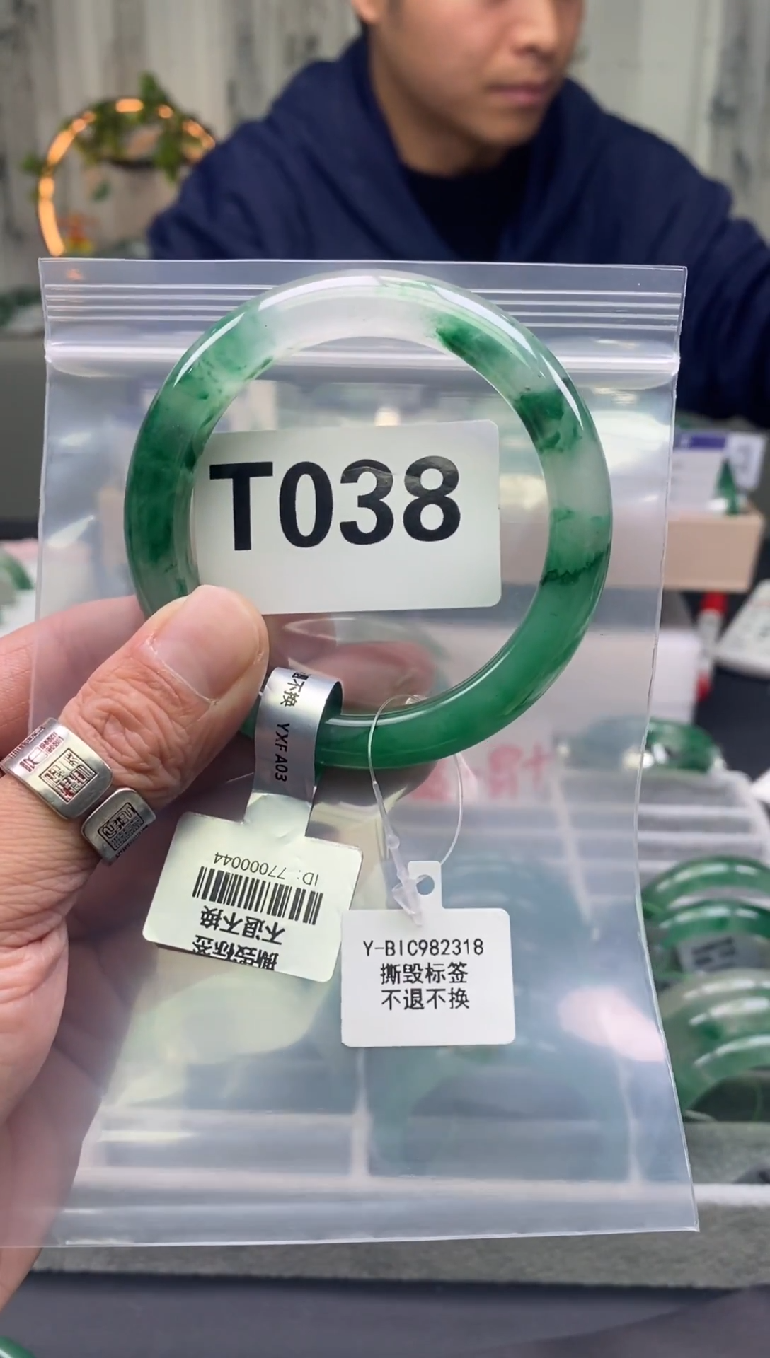 未镶嵌手镯石英质玉（非洲翠）云*57圈口手镯T038