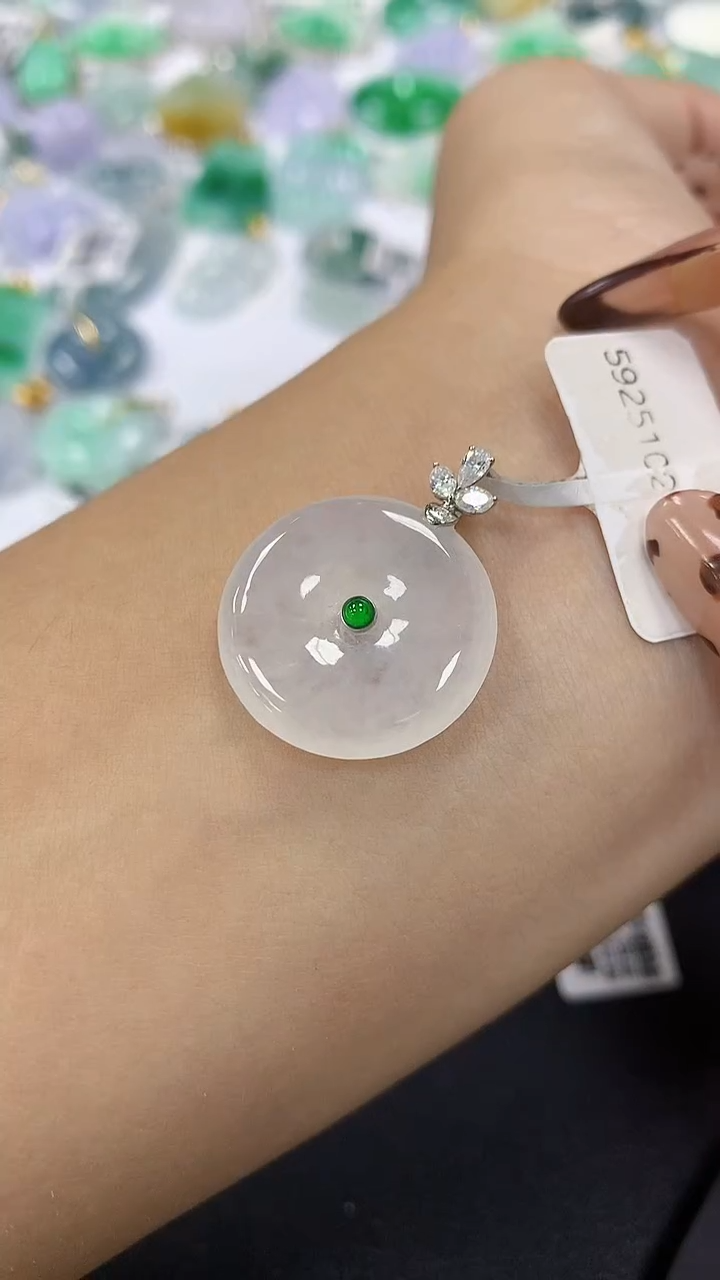 颈饰18K金镶嵌翡翠a货假一赔三支持复检百元上9元证书费自理