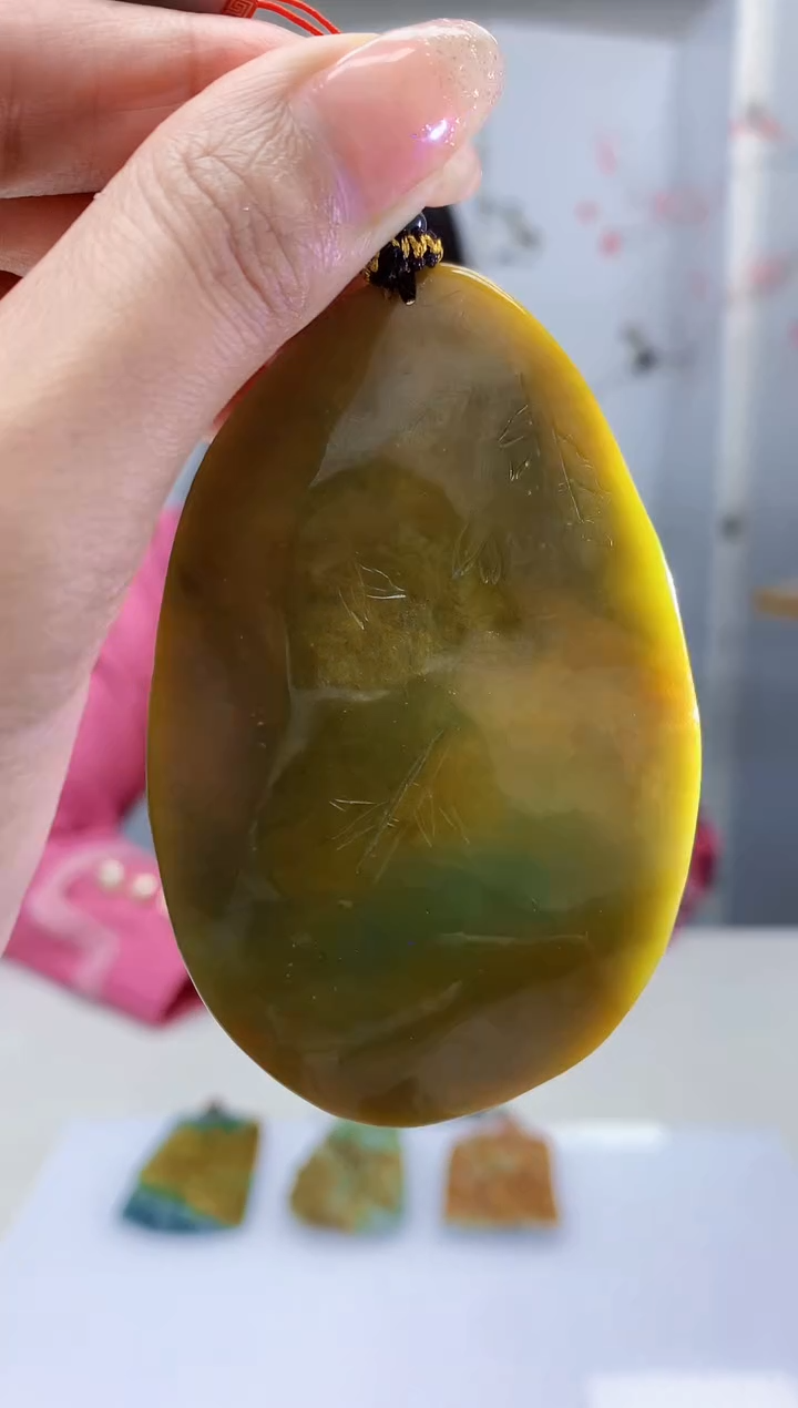 【闪购商品】定制翡翠未镶嵌4852MM-毛货挂件