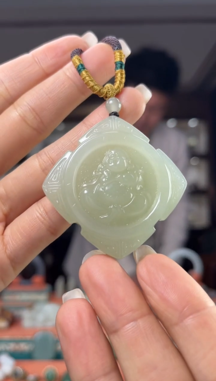 颈饰未镶嵌和田玉佩佩