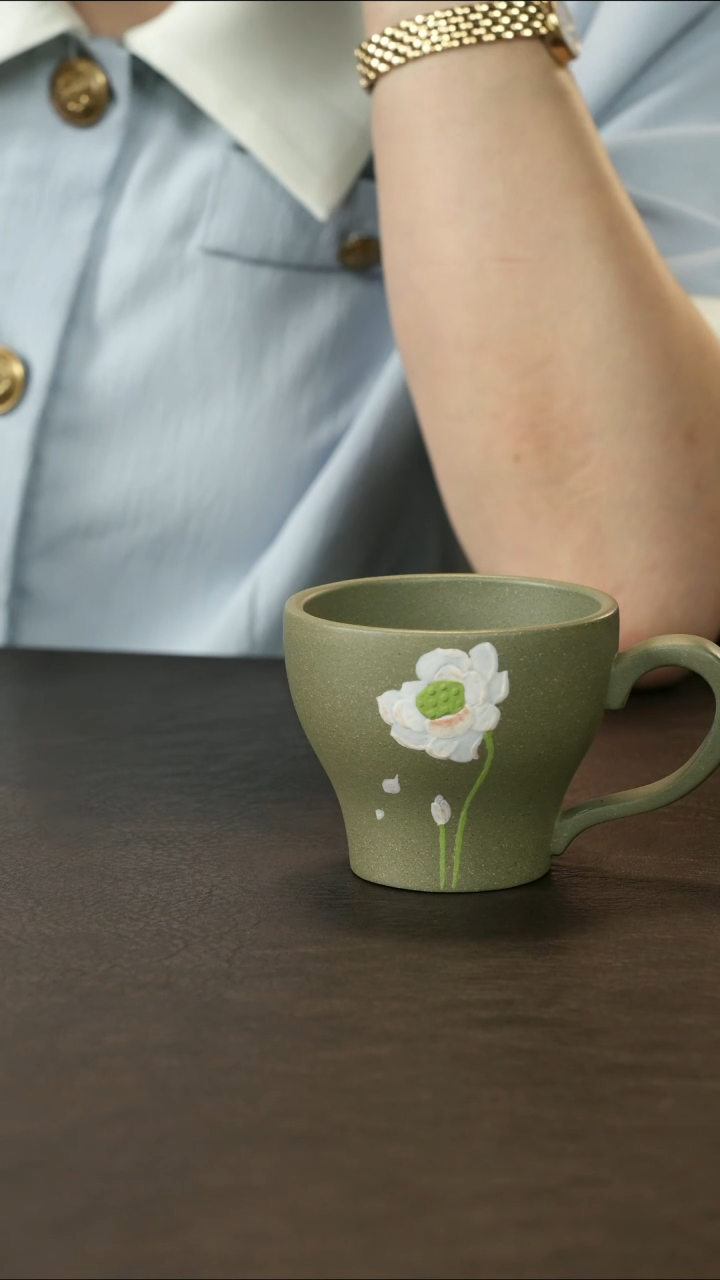 茶杯紫砂豆青泥 把杯 泥绘荷花