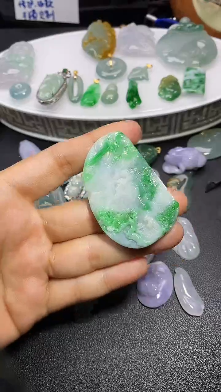颈饰未镶嵌翡翠吊坠